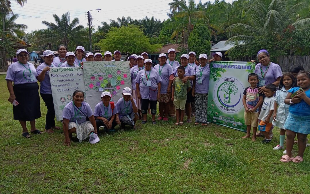 Mujeres indígenas lideraron la restauración de ecosistemas y la protección de fuentes hídricas en el Guainía